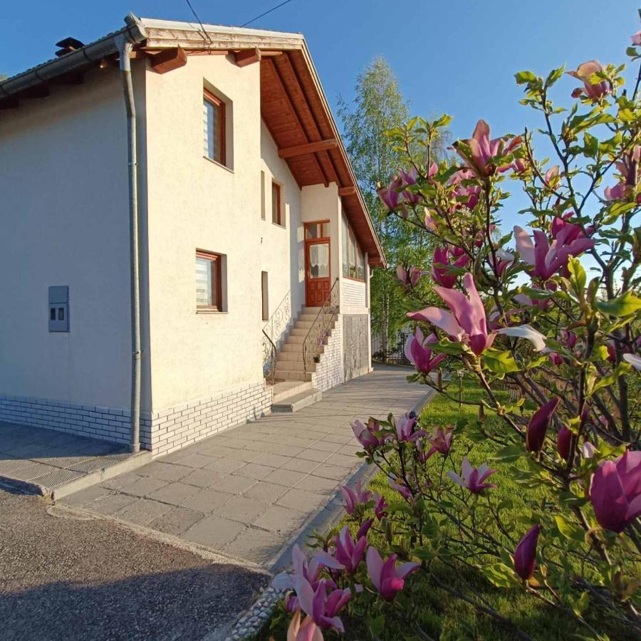 Holiday Home Green Sarajevo Exteriör bild