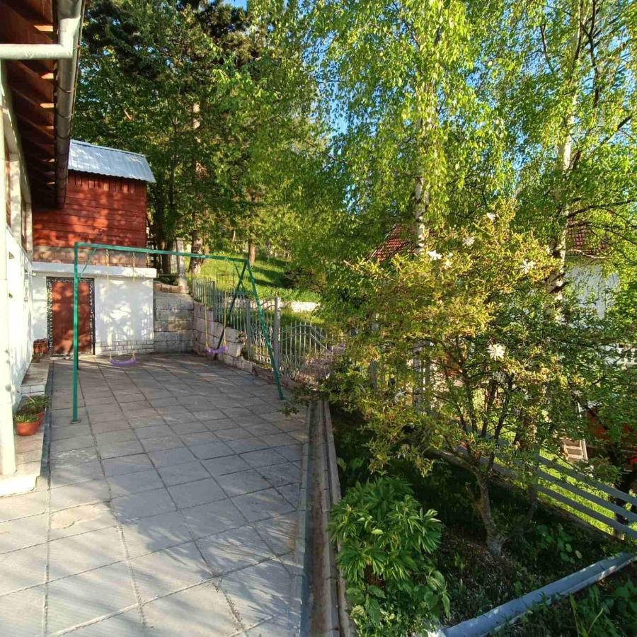 Holiday Home Green Sarajevo Exteriör bild